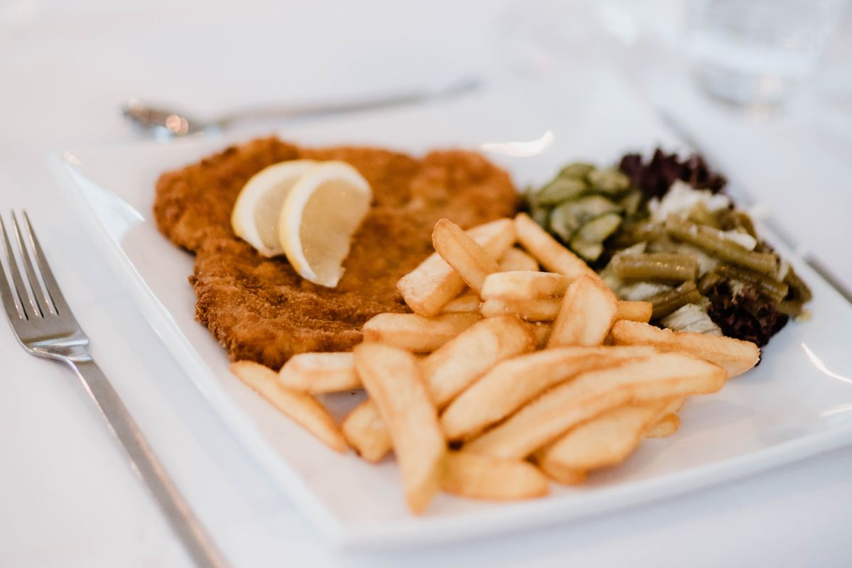 Schnitzel mit Pommes